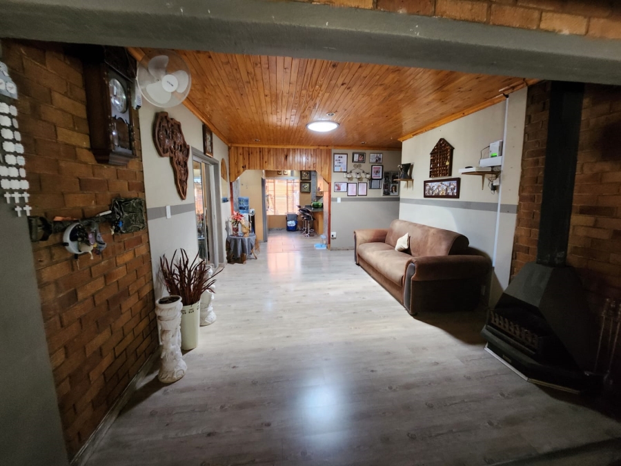 6 Bedroom Property for Sale in Vaalpark Free State